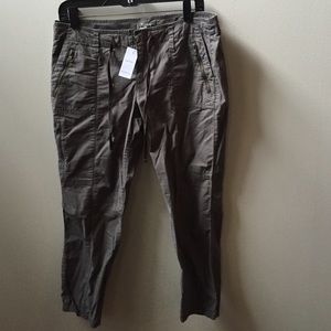 Petite grey capris