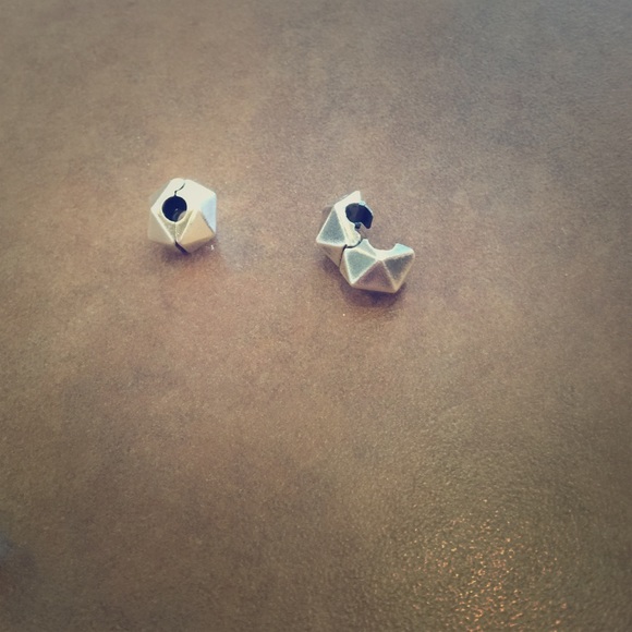 Pandora Bracelet Clips - Picture 1 of 4