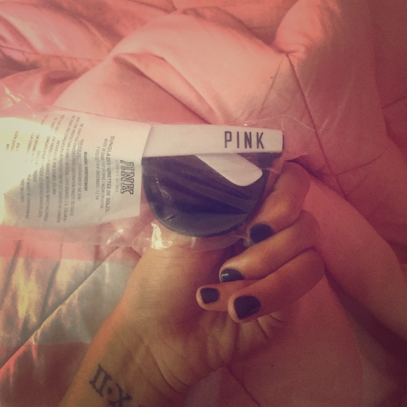 VS PINK RAYBAN SUNGLASSES
