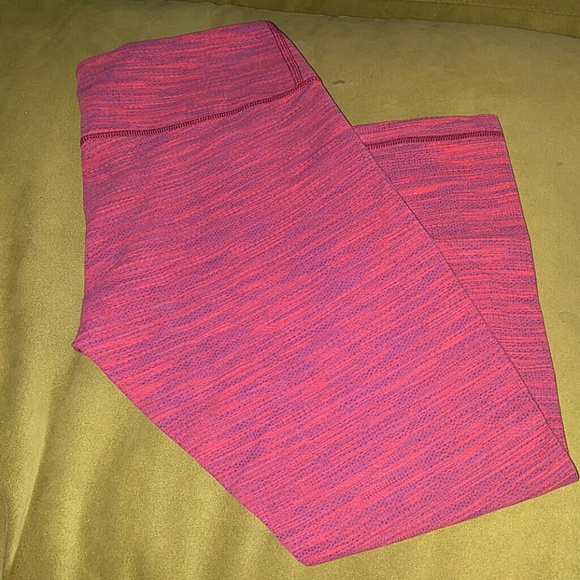lululemon athletica Pants - SALE!!Lululemon Bumble Berry Wunder Under Crops
