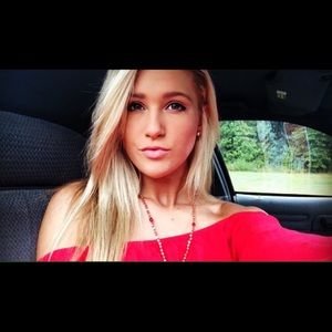 Meet your Posher, Courtney