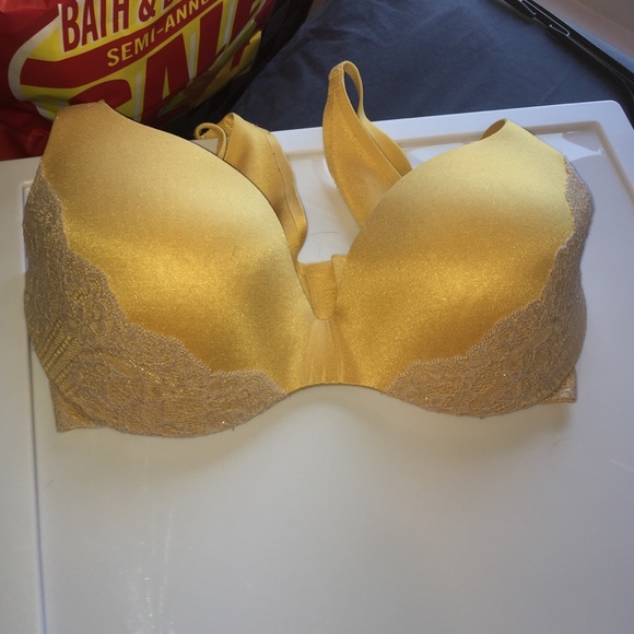 Yellow crime lace white bra Victoria secret