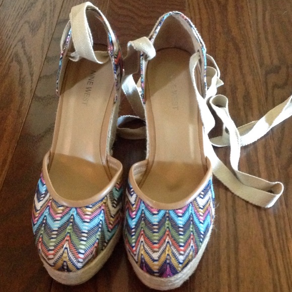 Nine West Tie Up Ankle Shoe - Picture 2 of 3