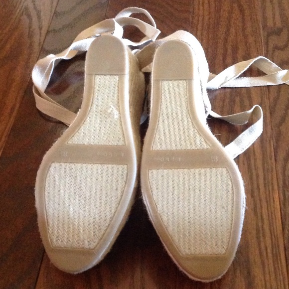 Nine West Tie Up Ankle Shoe - Picture 3 of 3