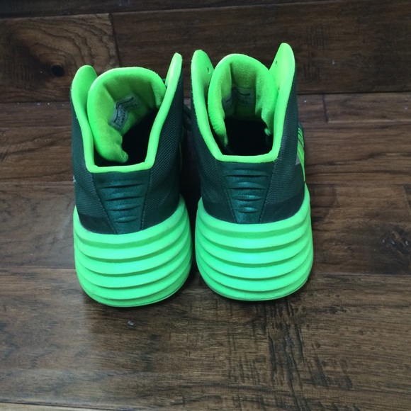 Nike Hyperdunk 2013 - Picture 2 of 4