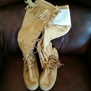 Minnetonka moccasins. . New in box