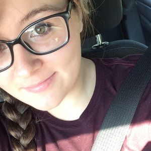 Meet your Posher, Hollie
