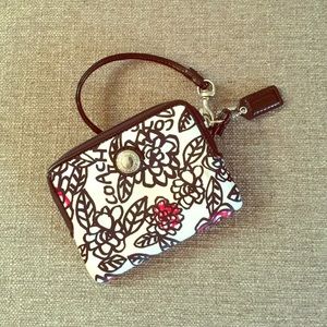 🌷🌸🌹Coach Poppy Wristlet 🌹🌸🌷