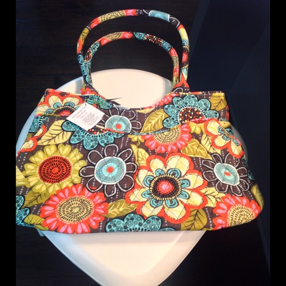 Vera Bradley Handbags - NWT Vera Bradley shoulder purse