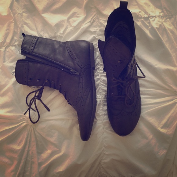 Brown Lace-up Pioneer Booties