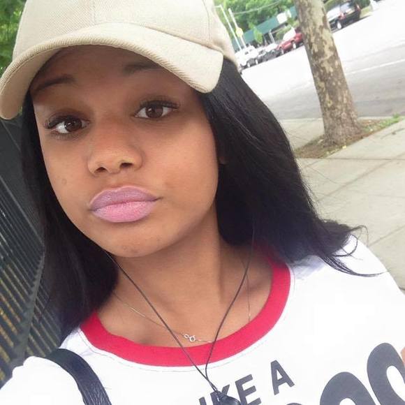 Meet your Posher, Melissa - Picture 1 of 1