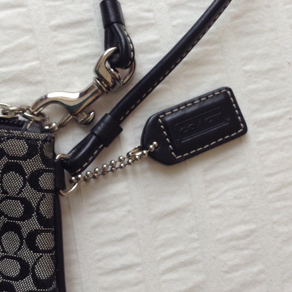 Coach signature wristlet - Picture 3 of 4