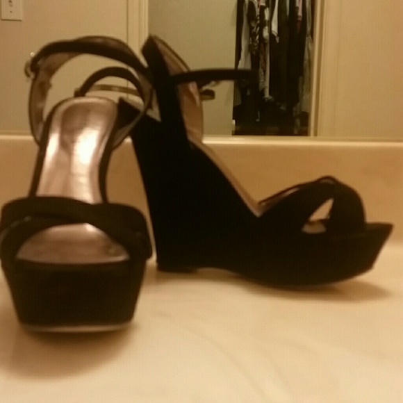 Black velvet madden girl wedges