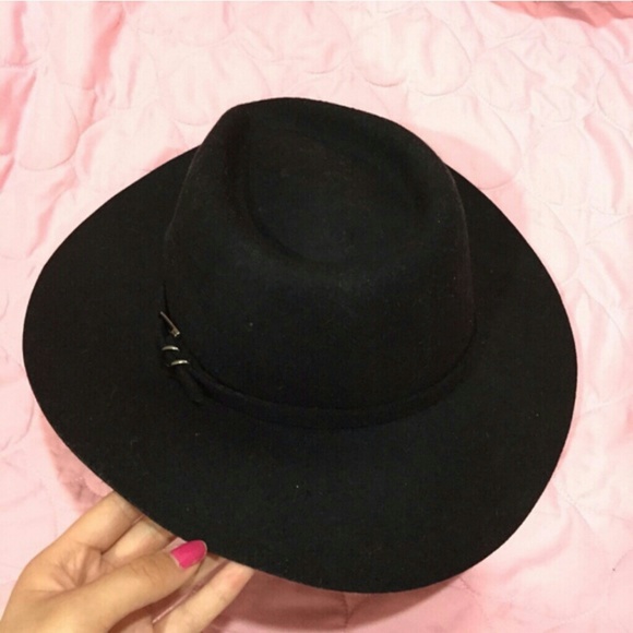 Brandy Melville Hat - Picture 2 of 2