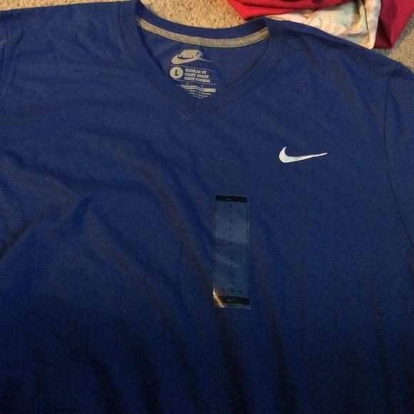 Men's Nike V-Neck Tee