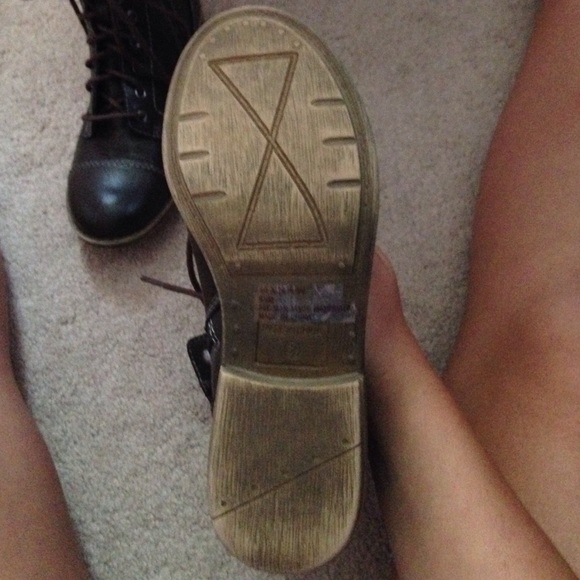 NWOT brown combat boots - Picture 4 of 4