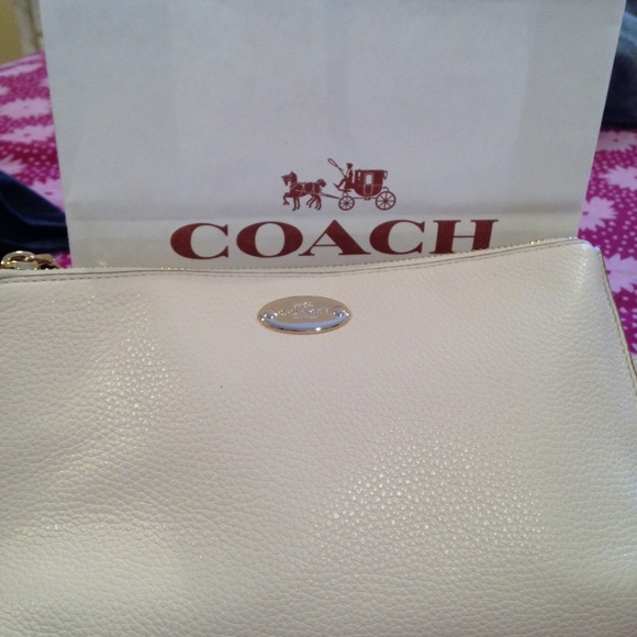 Coach Crossbody Bag ๐ - Picture 2 of 2