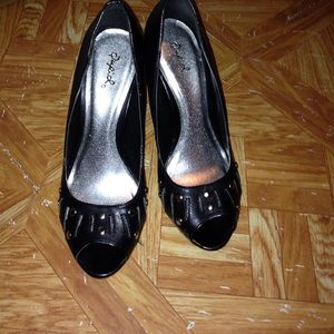Black skinny high heel shoes