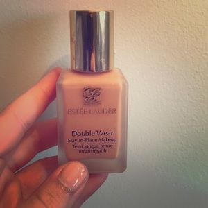 ESTÉE LAUDER double wear stay-in-place makeup