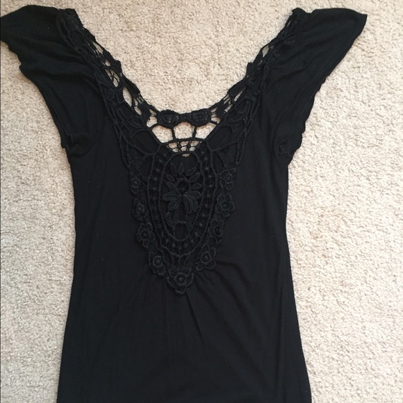 Black top with see through pattern on the back - Picture 2 of 4