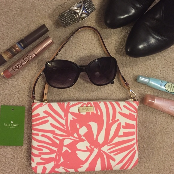 ♠️Kate Spade Lolly Grant Street Grainy Wristlet♠️