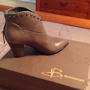 B Makowsky Ankle Boot