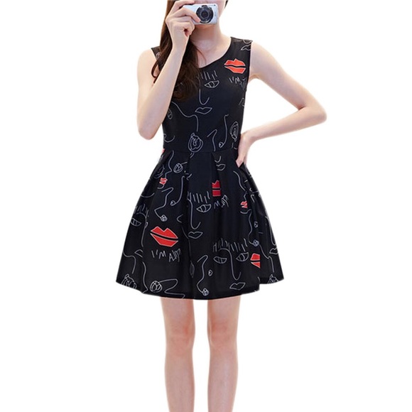 🆕 Hot Lips Print Chiffon Dress - Picture 2 of 4