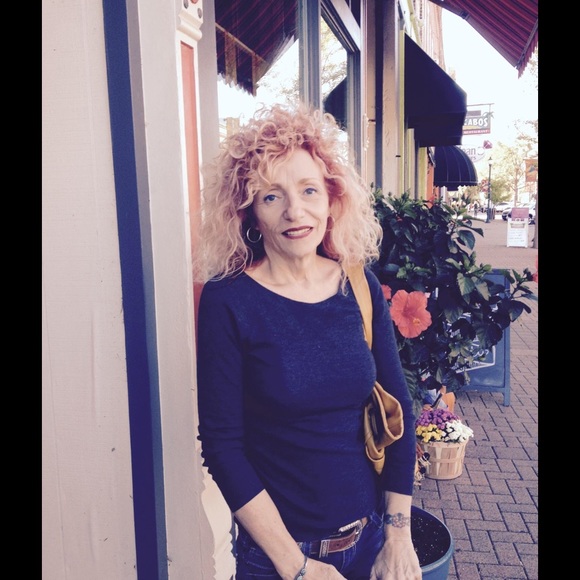 Meet your Posher, Deb - Picture 2 of 3