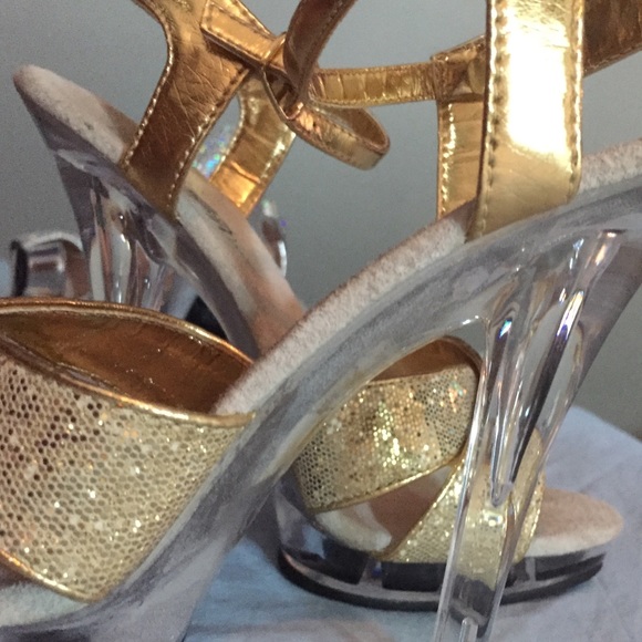 Gold heels - Picture 2 of 3