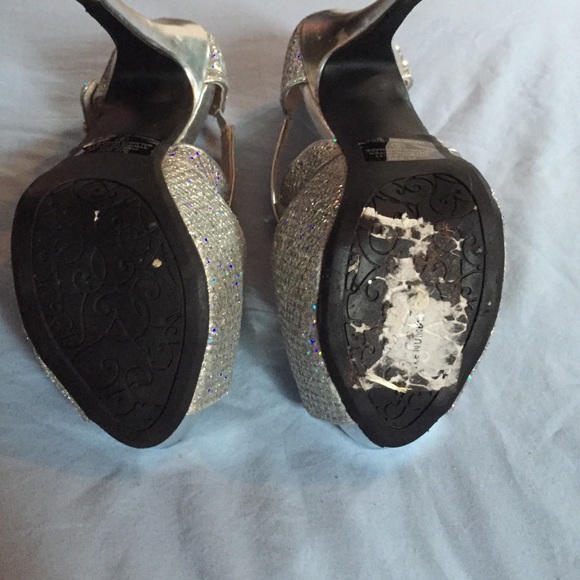 Heels - Picture 3 of 3