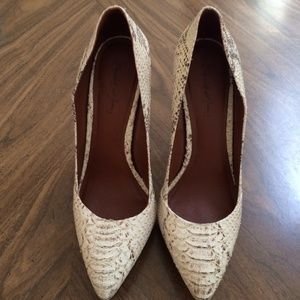 Elizabeth & James platform pumps