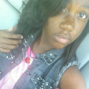 Meet your Posher, Khyara