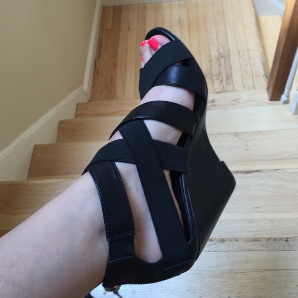 BCBGener. blk  leather/elastic crisscross sandal - Picture 2 of 3