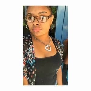 Meet your Posher, Julissa