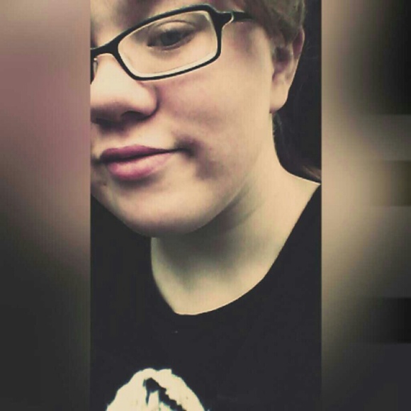 Meet your Posher, Jenn - Picture 1 of 1