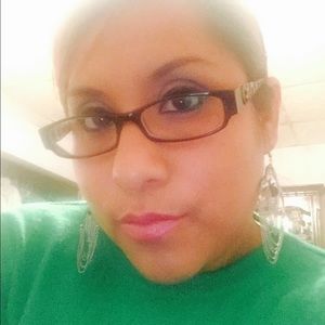 Meet your Posher, Claudia