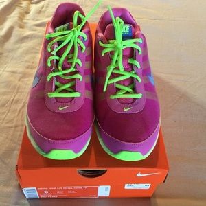 Nike Air Total Core Women's Athletic Shoes size 9