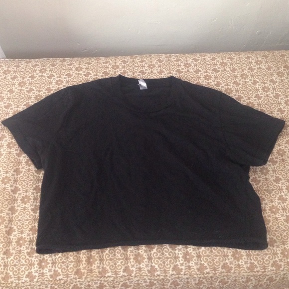 black crop t shirt