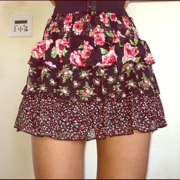 Papaya NWT flowy flower/rose mini skirt
