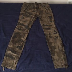 Camo skinny pants