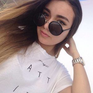 Meet your Posher, Cassandra