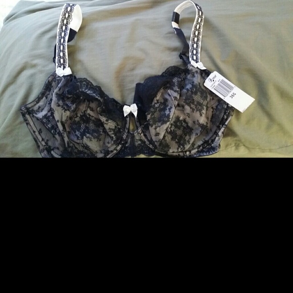 BRAND NEW WITH TAGS PARAMOUR BRA