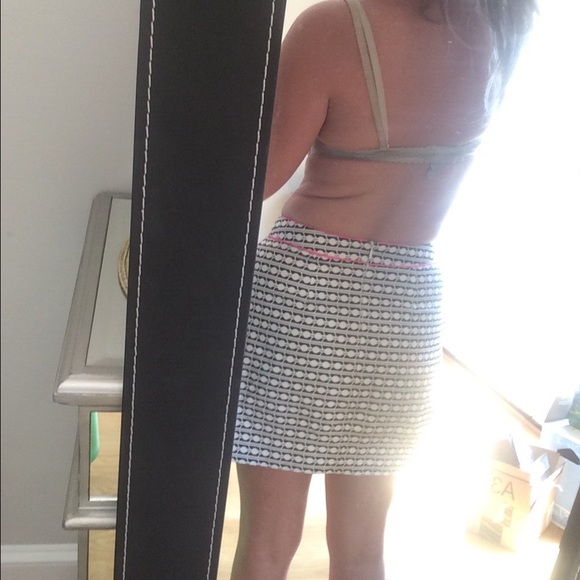 Black & white Britt Ryan skirt. W/ pink trim SZ 2 - Picture 3 of 3