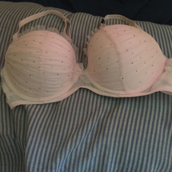 Brand new Victoria secret bra 34d