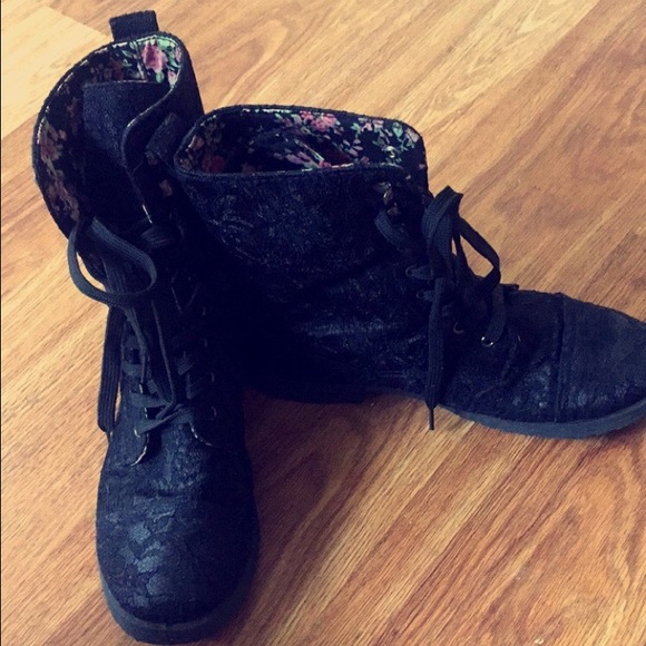 Black Lace Up Combat Boots 💙