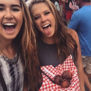 Meet your Posher, Casey