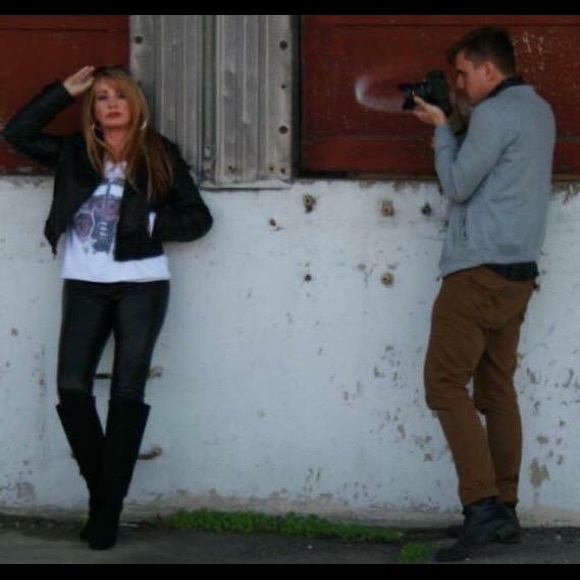 ❤️🇺🇸✌🏻️🎶Meet A POSH Buyer✌🏻️🇺🇸❤️ - Picture 2 of 4