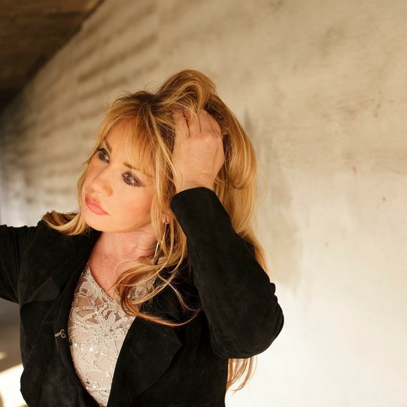 ❤️🇺🇸✌🏻️🎶Meet A POSH Buyer✌🏻️🇺🇸❤️ - Picture 3 of 4