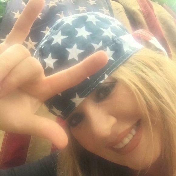 ❤️🇺🇸✌🏻️🎶Meet A POSH Buyer✌🏻️🇺🇸❤️ - Picture 4 of 4