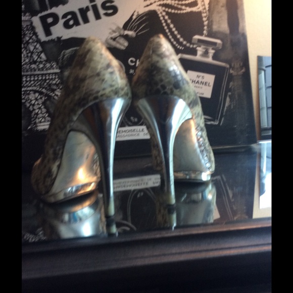 Heels - Picture 2 of 2